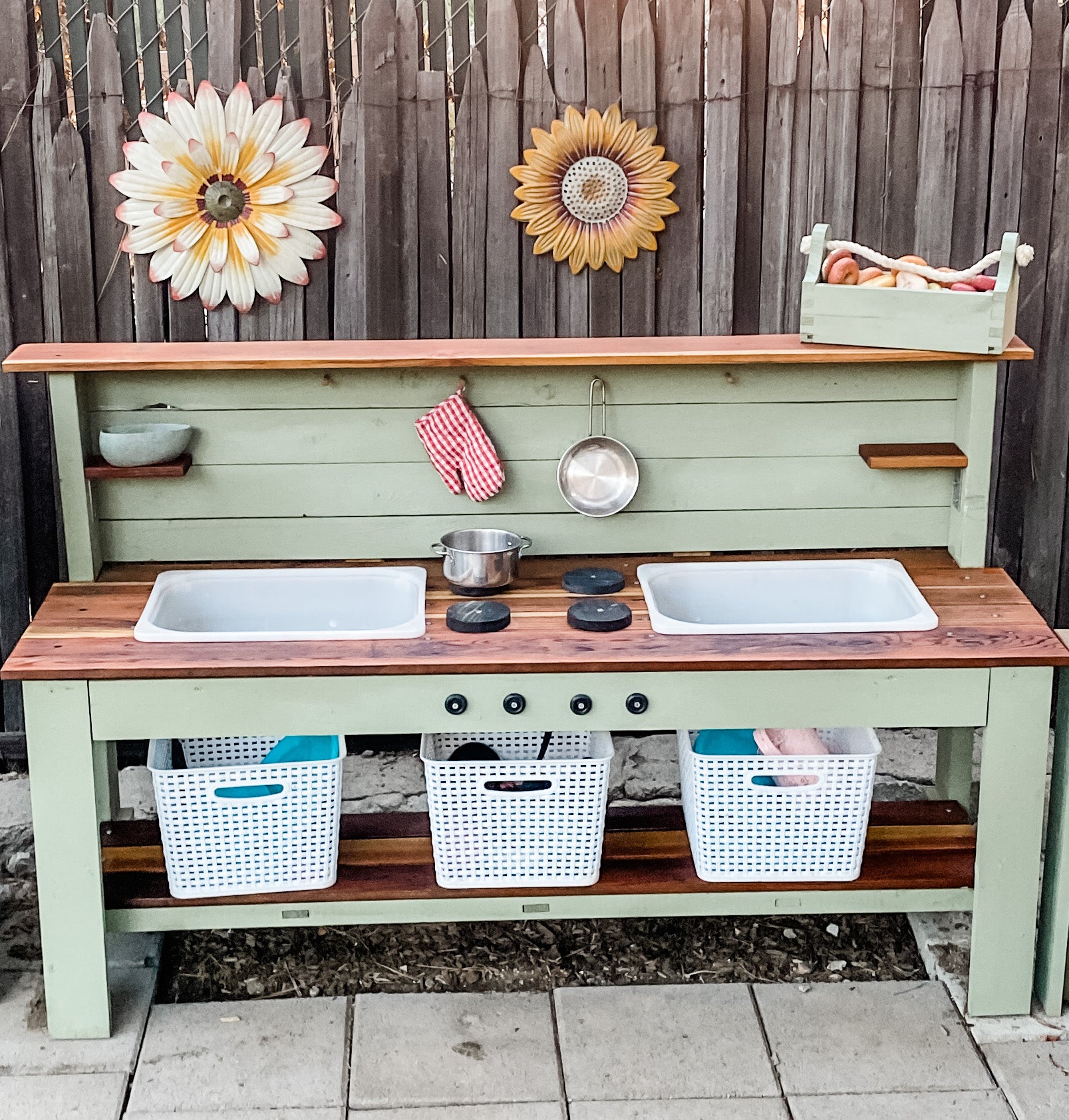 How to Winterize your Mud Kitchen – WoodNPoppy