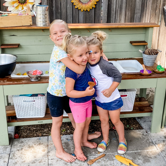 6 Benefits of Mud Kitchen Play